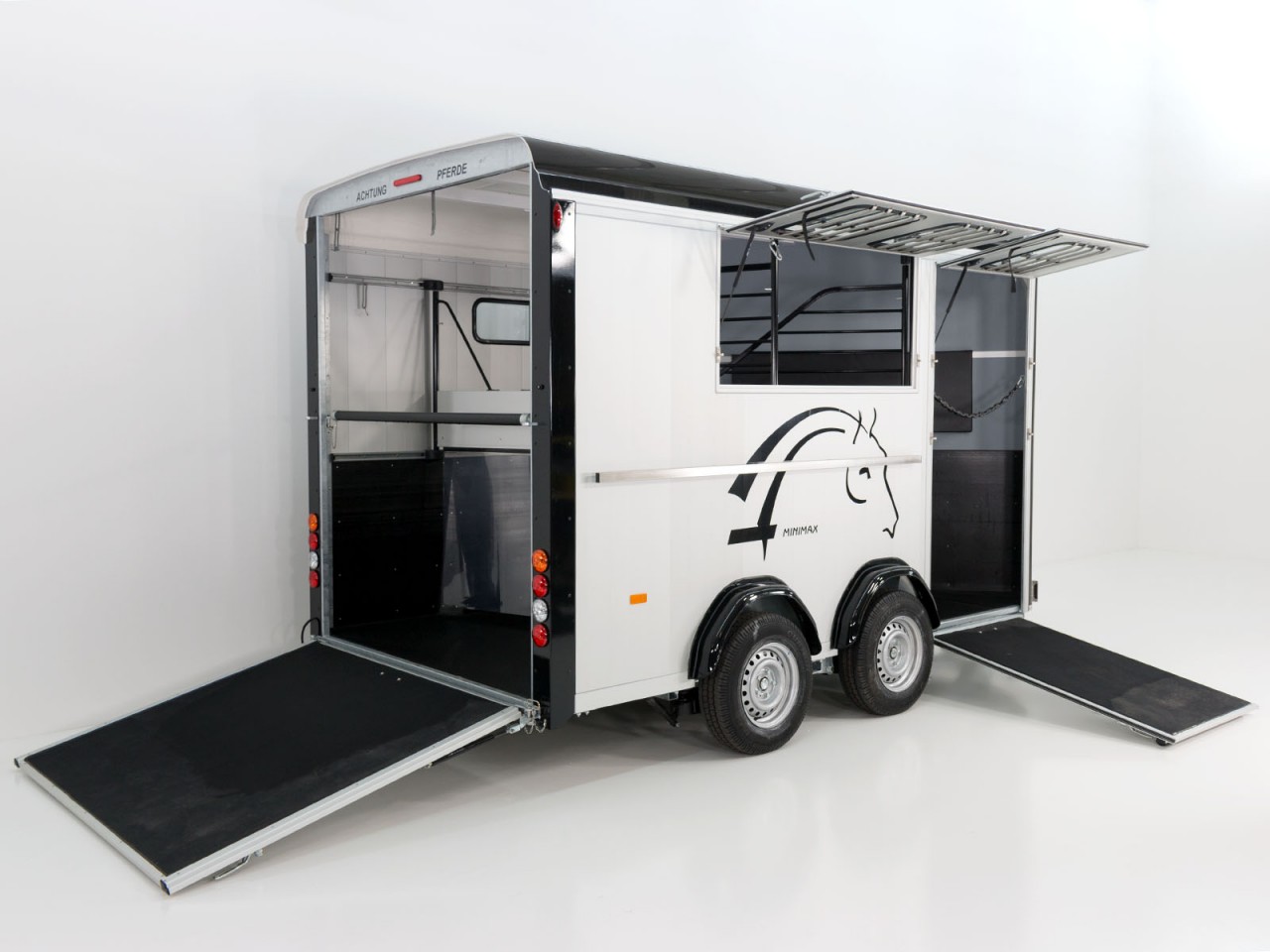 Cheval Liberte Pferdeanhänger Maxi 3| 3 Pferde| Pullmann 2 Fahrwerk| schwarz-Neu