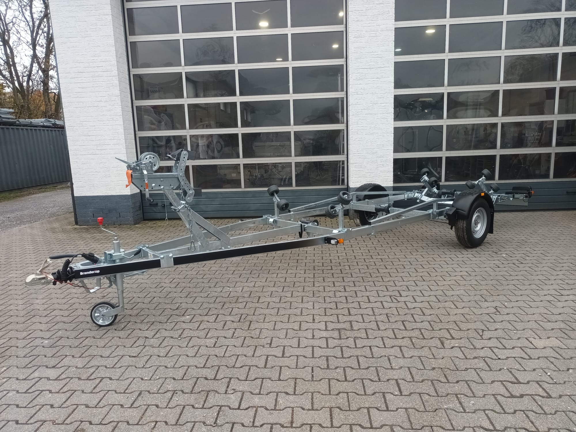 IMG-20251114-WA0014.jpg Brenderup Bootstrailer Premium 201500B SR X LED Superrollen 1500kg Modell 25 – Image 1