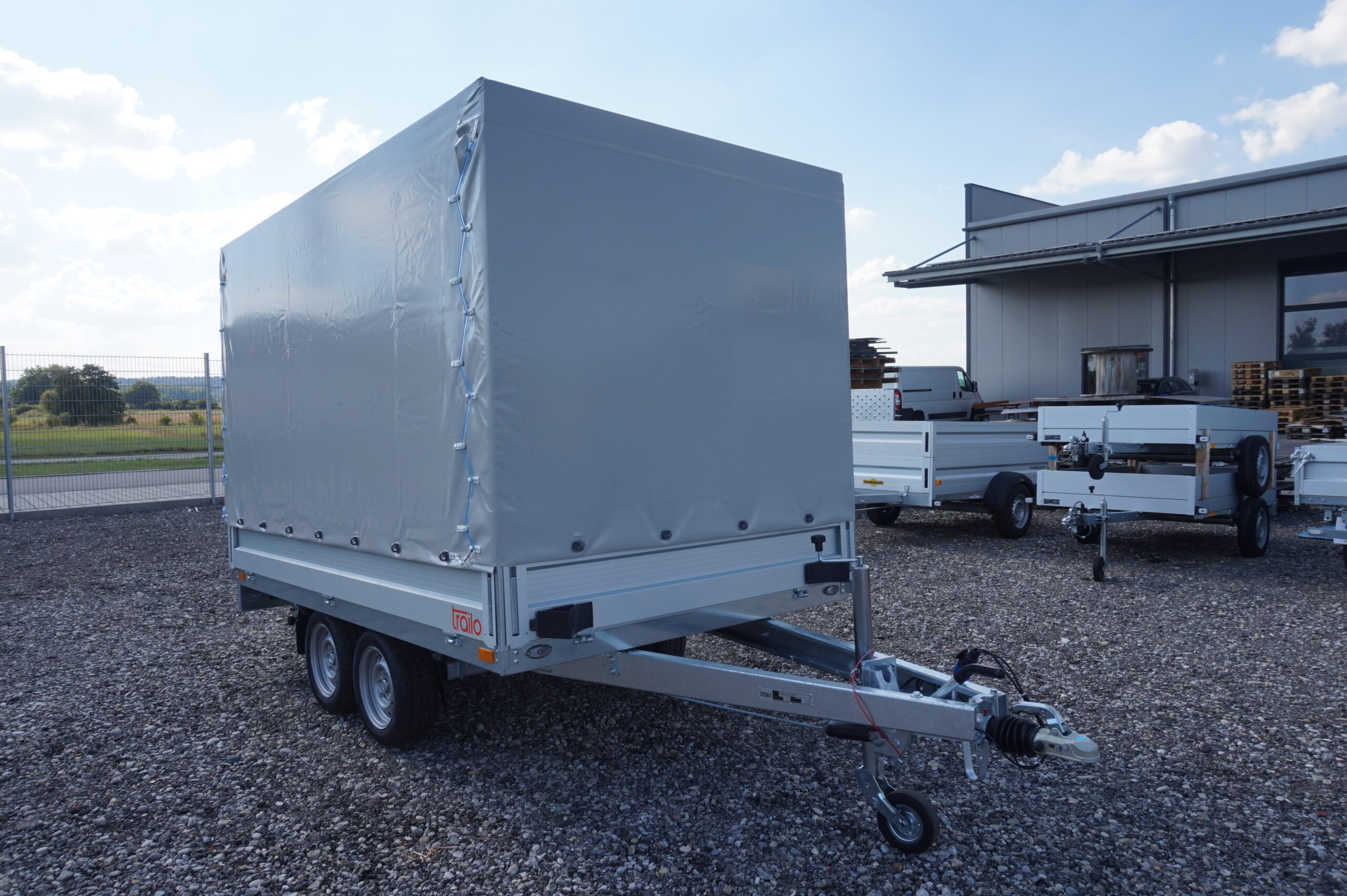 11200010_1_GALERIE.jpg PKW Anhänger Hochlader HL 3018-27, 2700 kg, Ladefläche 3,00 x 1,80 m - mit Planenaufbau 1,80 m – Image 1